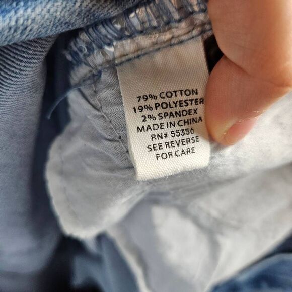 Artisan NY Light Wash Capri Pants - Picture 7 of 7